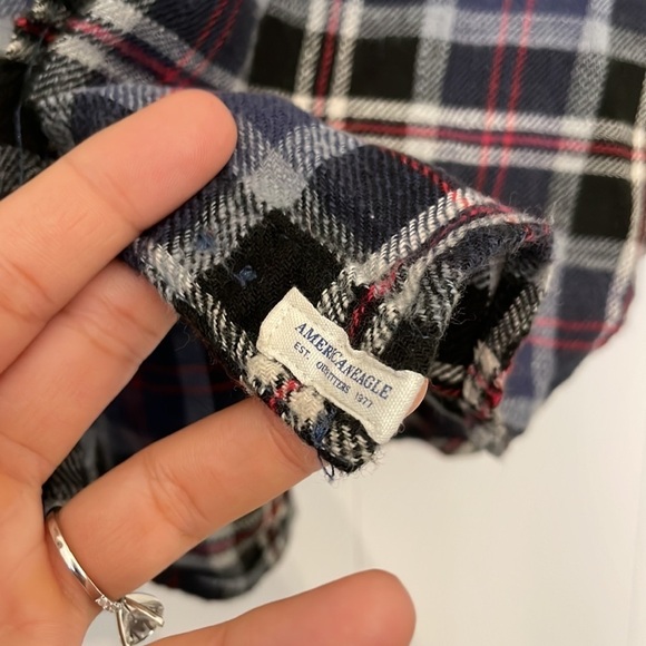 Plaid Boyfriend Fit American Eagle Button Down S - Picture 5 of 9